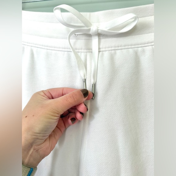 Lululemon Scuba High-Rise Cropped Ankle Jogger Sweatpants in White Size 14 NWOT - Picture 11 of 14